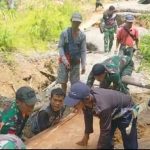 Yonif 645/GYT Pos Guntembawang bersama warga masyarakat Gutembawang dan masyarakat Gunjemak Kalimantan Barat